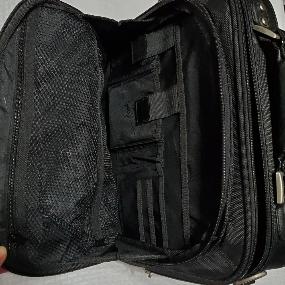 Genuine Dell Black Laptop Carrying Case.